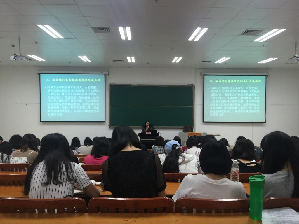 广西壮族自治区发展和改革委员会规划处处长施庆华为必赢官网必赢bwin官方网站学生授课